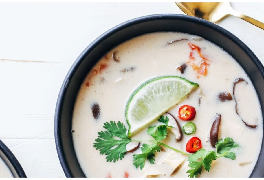 Тайський суп на кокосовому молоці - як приготувати овочеву страву - покроковий рецепт - фото 1