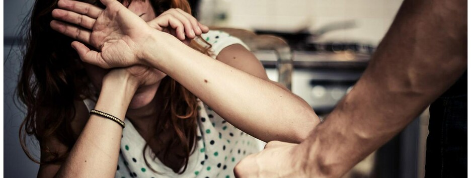 Вызывает полицию без звонка: в МВД презентовали приложение для спасения от домашнего насилия