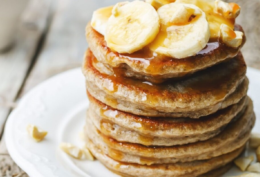 Оладки з бананом - готуємо ситний сніданок - рецепт - фото 1