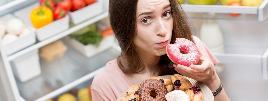 Жага солодкого та напади голоду: дієтолог розповіла, про що кажуть ці симптоми