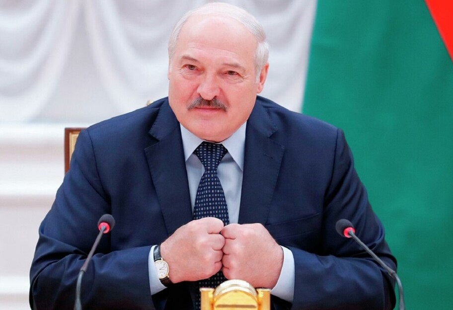 Стікери про Лукашенка визнані екстремістськими у Білорусі - рішення суду - фото 1