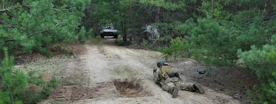 Бійців підрозділів ТРО обкатують танками та вчать тактичній медицині (фото)