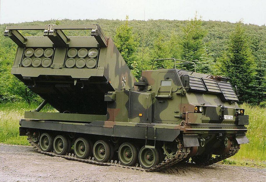 Військова допомога від Великобританії – установки М270 прибули в Україну - фото 1