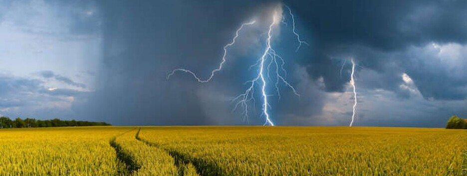 Грозы, град и шквалы: в 9 областях Украины объявлено штормовое предупреждение