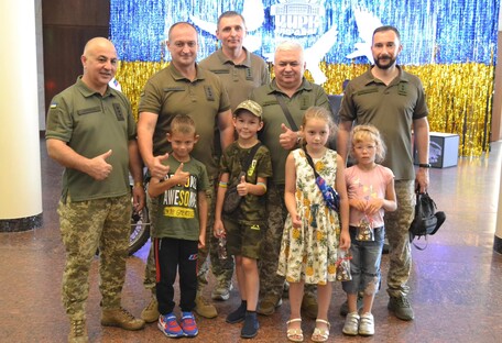 Украинские воины организовали праздник для детей в Черниговской области (фото)