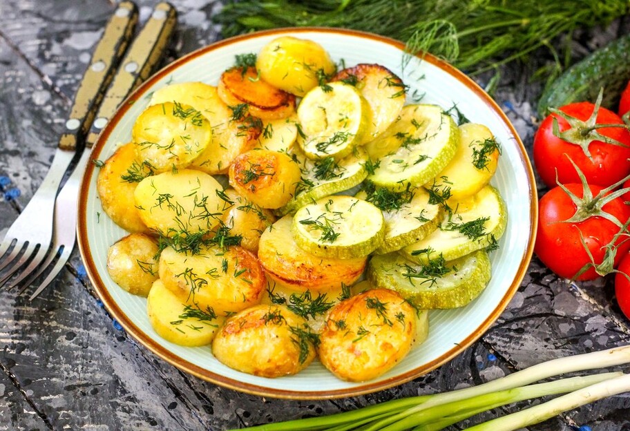 Гарнир из кабачков и картофеля - готовим овощное блюдо - рецепт - фото 1