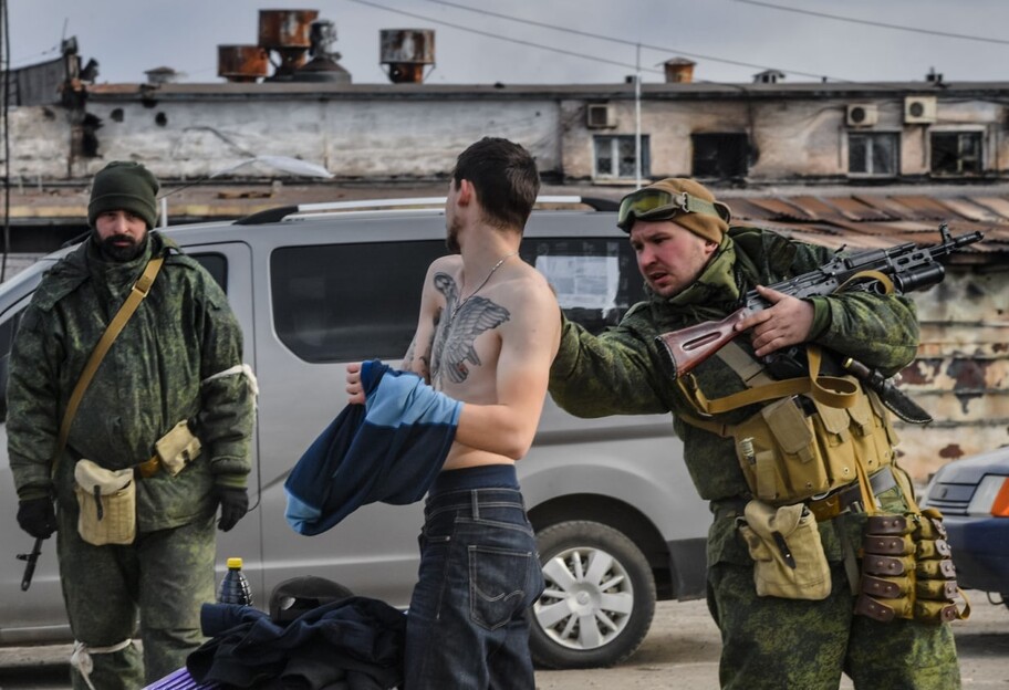 Скрытая мобилизация в Мариуполе - оккупанты обещают украинцам работу  - фото 1