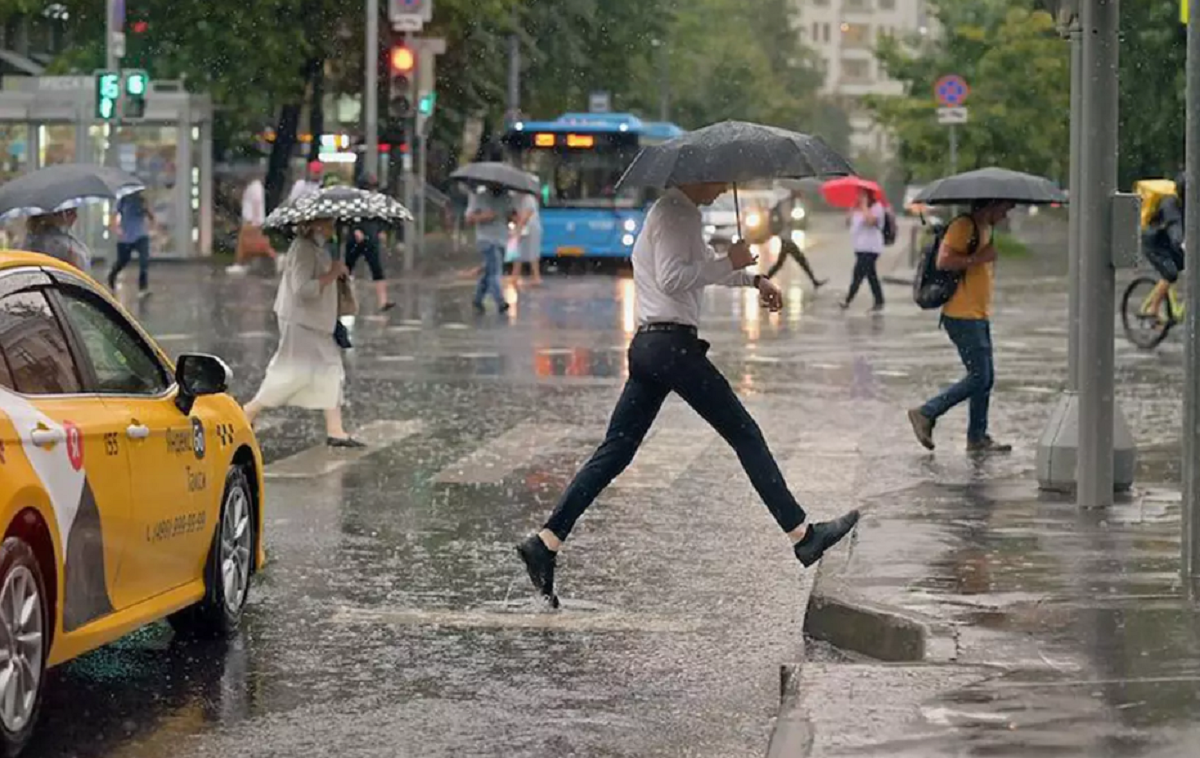 Ливень в Одессе - город затопило дождем - видео - фото 1