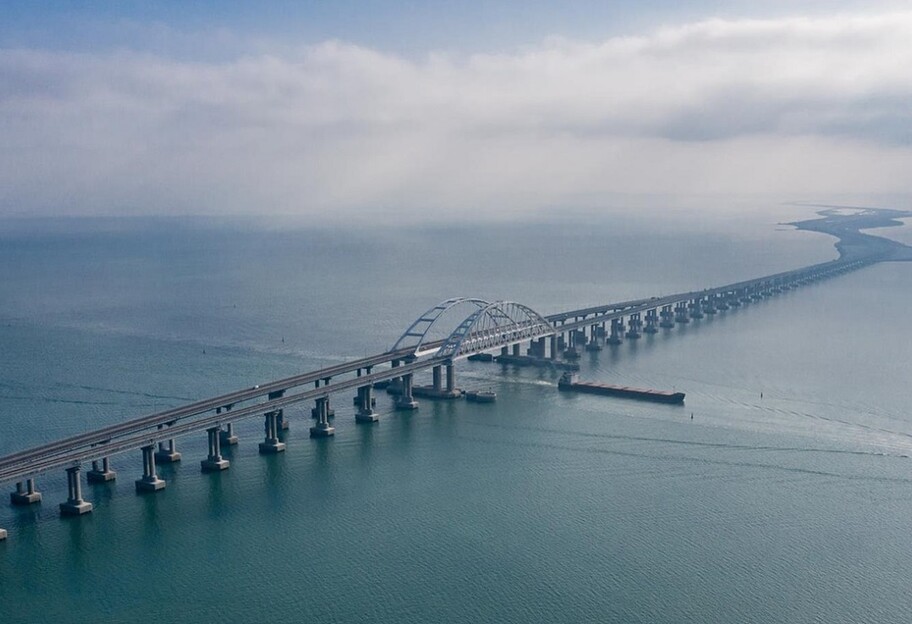 Крымский мост закрыли на ночь - зачем это оккупантам - фото 1
