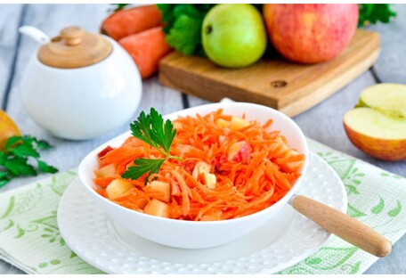 Вспоминаем детство: рецепт салата из яблок и моркови