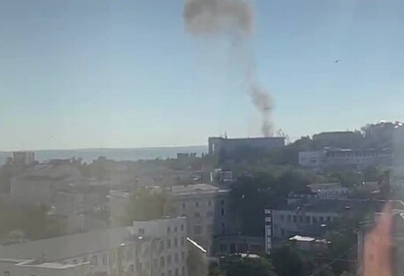 У штабі ЧФ РФ у Севастополі пролунали вибухи: окупанти плутаються у версіях (відео)
