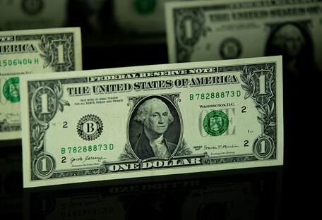 Валюта, війна та паніка: що буде з курсом долара на День Незалежності