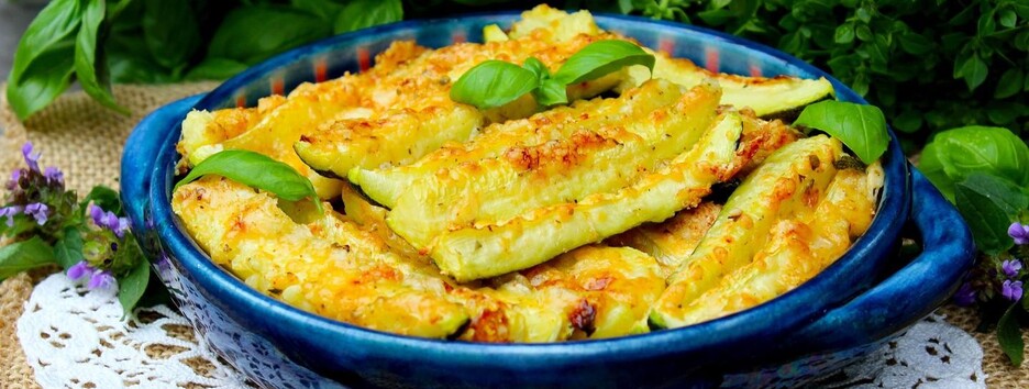 Ситний перекус: рецепт запечених кабачків із сиром (фото)