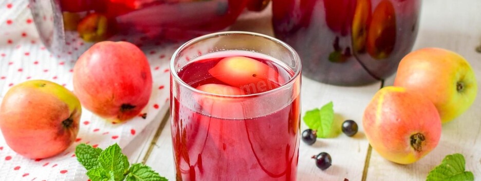 Витамины в банке: рецепт ягодного компота с яблоками (фото)