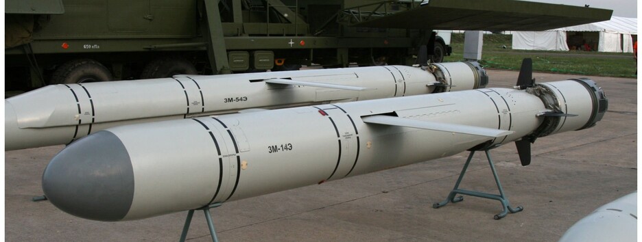 Яма за 5 млн долларов: в Полтавской области россияне попали в сельскую дорогу (видео)