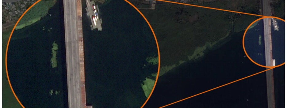 Россияне строят понтонную переправу рядом с Антоновским мостом (фото)