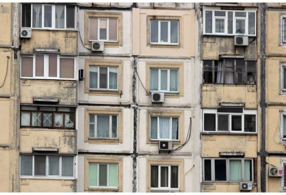 В Луганской области россияне не восстанавливают дома - местные жители живут без окон - фото 1