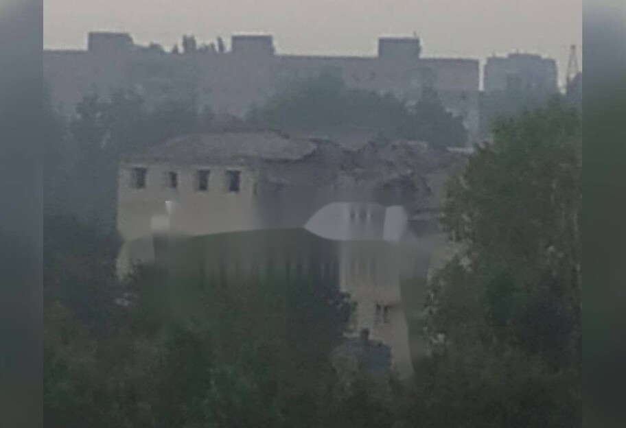 Взрывы в Херсоне 29 августа - уничтожена воинская часть и склад БК россиян  - фото 1