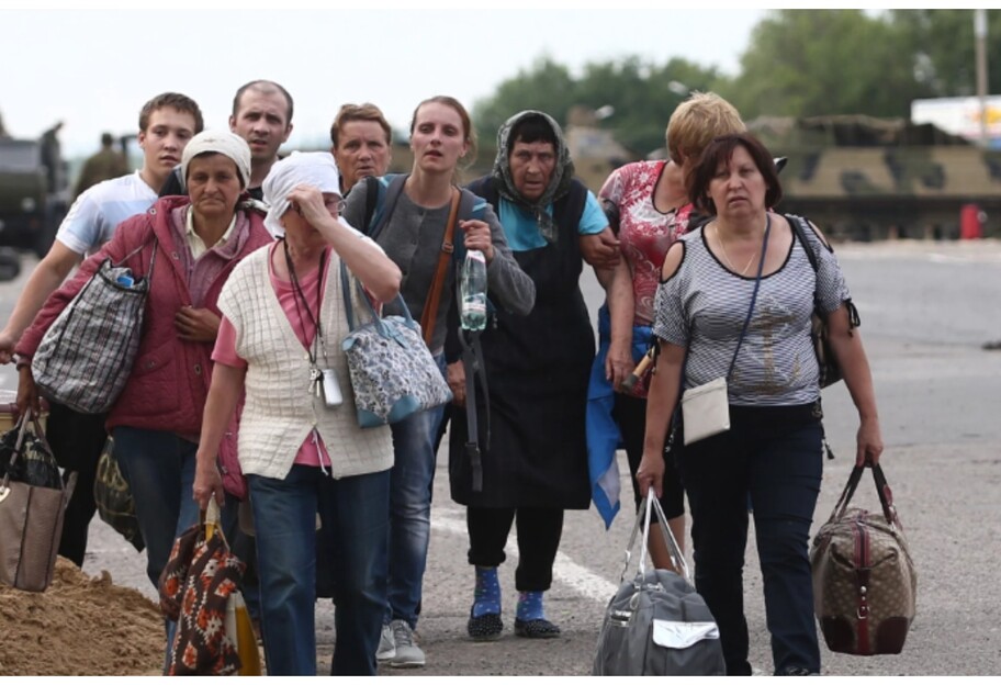 Выплаты беженцам в России - Путин подписал указ о пенсиях и помощи для украинцев - фото 1
