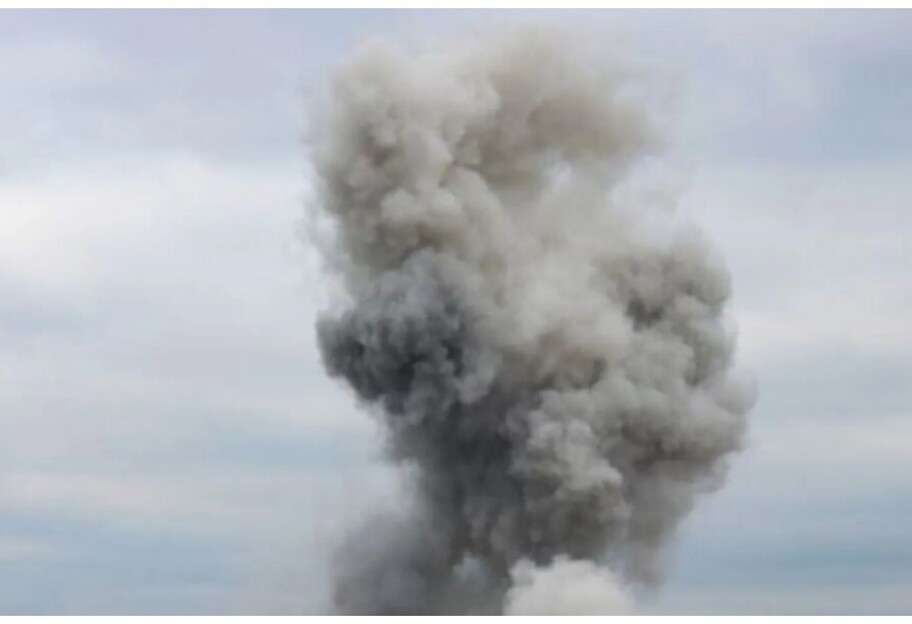Взрывы в Таврийске - детонировал склад с БК россиян, видео - фото 1