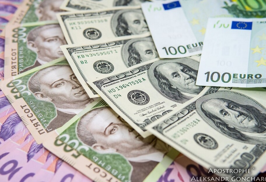 Курс валют 31 серпня - скільки коштує долар та євро в обмінниках - фото 1