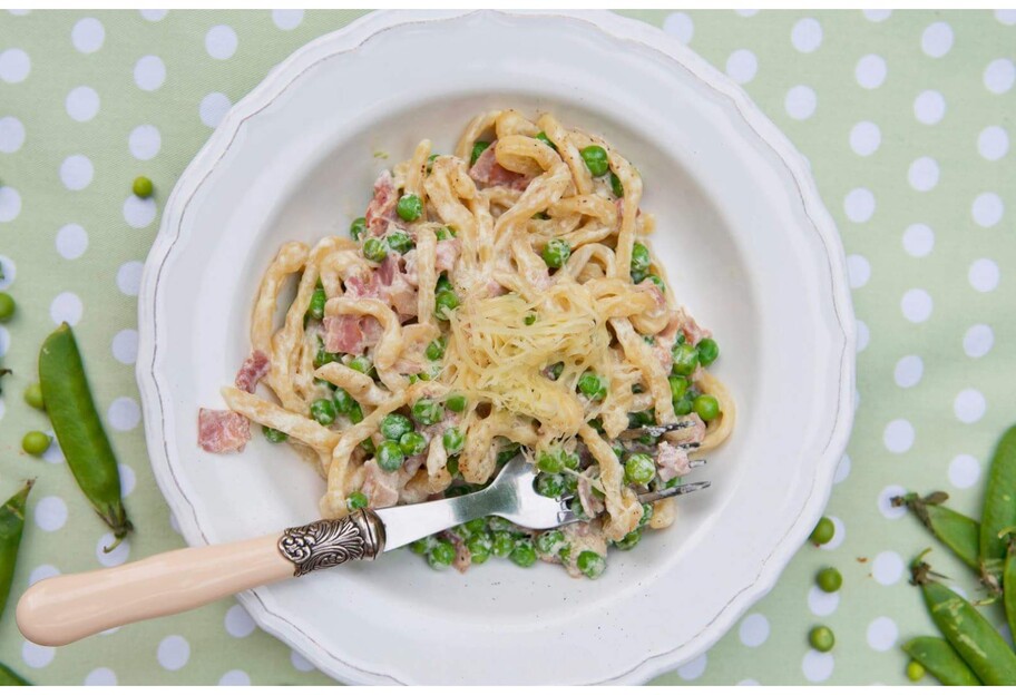 Карбонара із зеленим горошком та шпинатом - як приготувати спагеті, покроковий рецепт - фото 1