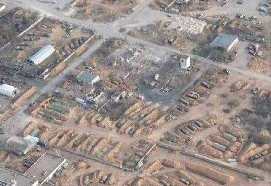 Аэродром в Чернобаевке - базу оккупантов показали с высоты, фото - фото 1