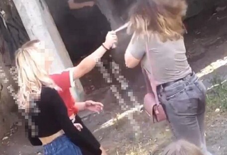 У Києві школярки побили однокласницю: їм загрожує в'язниця