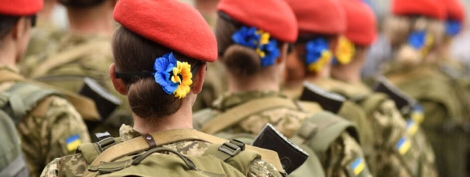 Воинский учет для женщин: в Минобороны разъяснили правила выезда украинок за рубеж