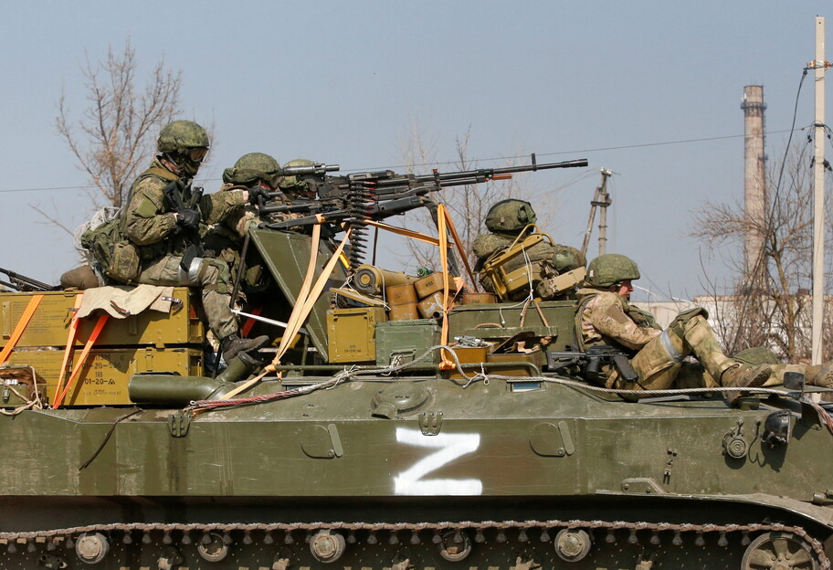 Россияне выводят технику из Мариуполя в сторону Бердянска  - фото 1