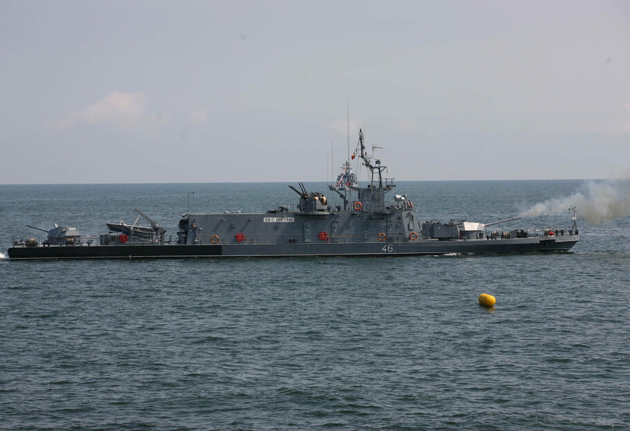 Буксир румынских ВМС подорвался на дрейфующей мине в Черном море - фото 1