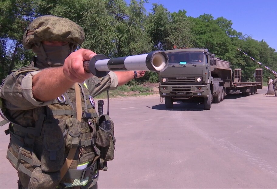Военная техника на харьковском направлении - войска РФ перебрасывают бронемашины, видео - фото 1