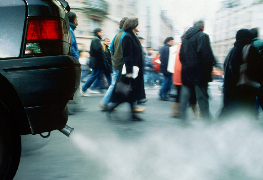 Рак легень у тих, хто не курить, викликають вихлопні гази - дослідження британських учених - фото 1