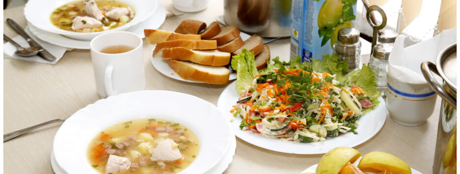 Не меньше 3500 калорий: журналисты показали меню бойцов ВСУ