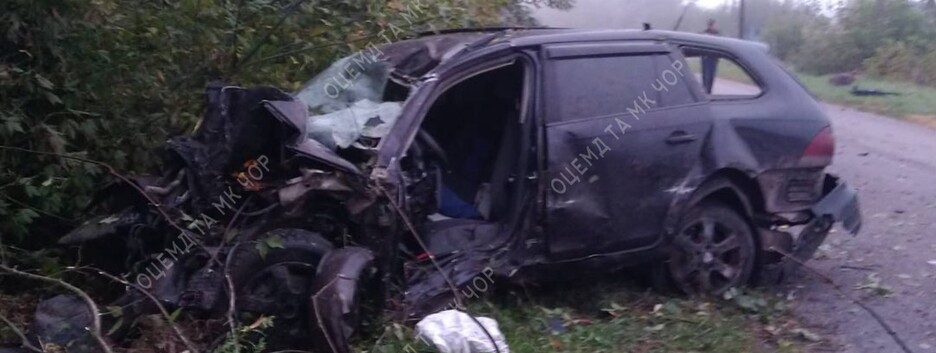 В Черкасской области юный водитель погиб, врезавшись в блокпост (фото)