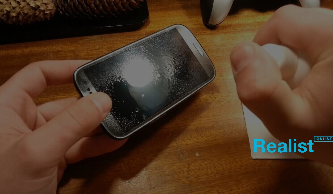 Очистка смартфона – чем можно протереть экран, а чем категорически ...