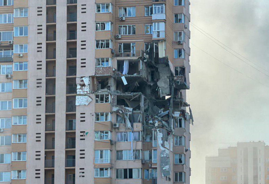 Обстріли Києва - Кличко сказав, коли відновлять пошкоджені будинки - фото 1