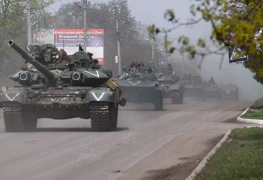 Военная техника оккупантов в Мариуполе - перемещаются в сторону Бердянска - фото 1
