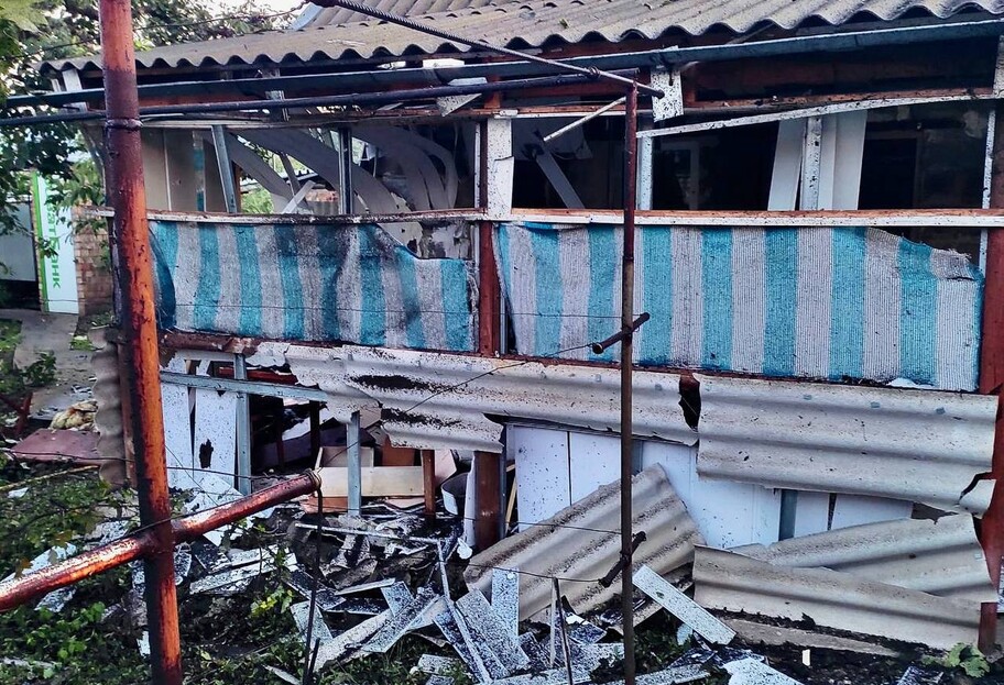 Обстрел Никополя 16 сентября - разрушены дома, ранена женщина, фото  - фото 1