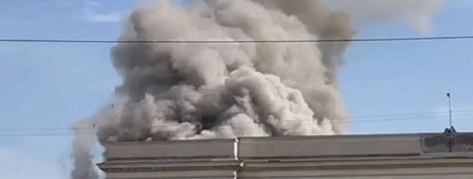 В Херсоне прозвучал взрыв: над администрацией виден дым, есть погибшие (видео) 