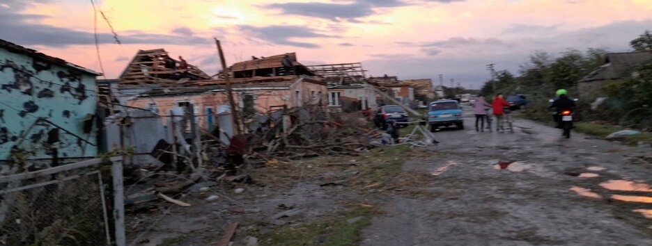 Буревій на Сумщині забрав життя однієї людини, ще вісім отримали травми (фото)