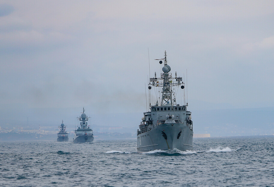 Чорноморський флот РФ вивели з Криму - кораблі не мають прикриття - фото 1