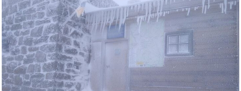 Зима в сентябре: Карпаты засыпало снегом (видео)