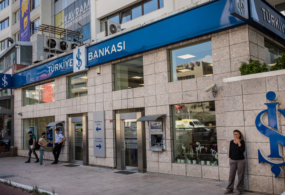 У Туреччині банк IŞ Bankası більше не обслуговує картки 