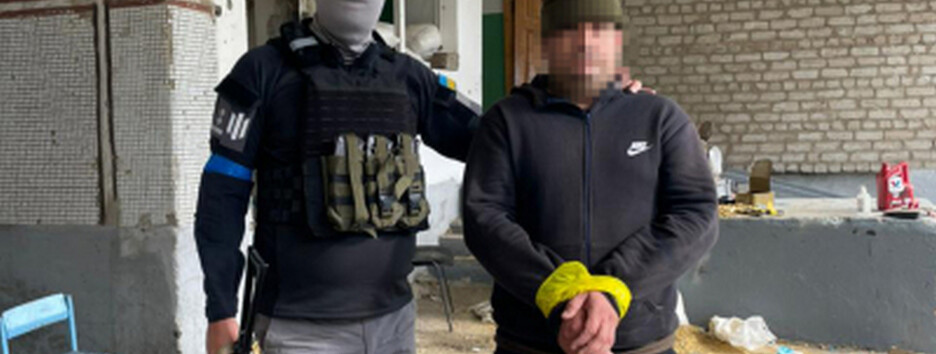 Обыскивали местных: в Харьковской области разоблачили копов и лесника, работавших на оккупантов