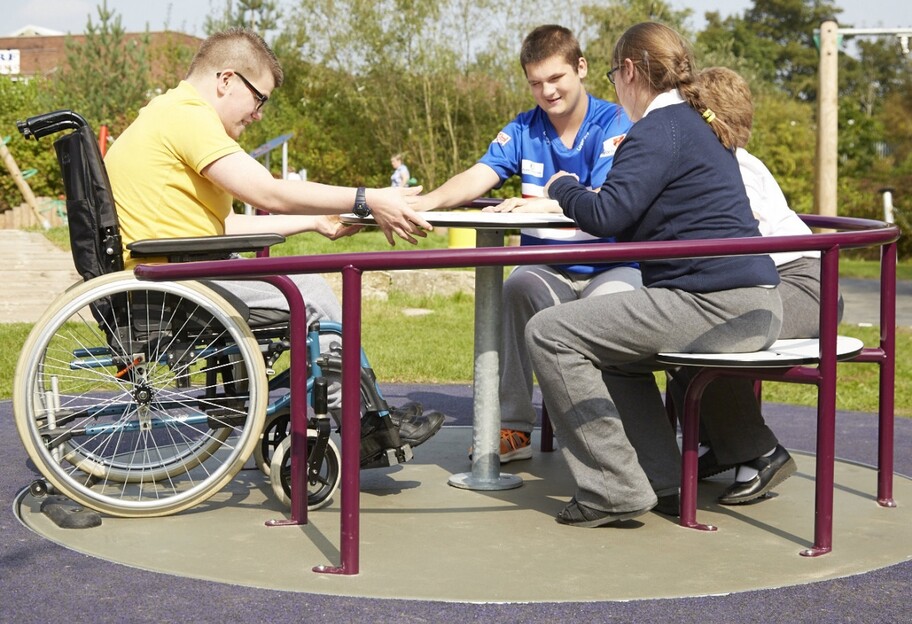 Допомога людям з інвалідністю - в Україні створили веб-ресурс для консультацій - фото 1