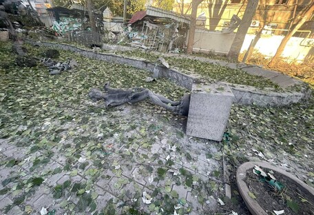 Дев'ять ракет окупантів накрили Миколаїв - пошкоджено багатоповерхівки, водопровід та газопровід (відео)