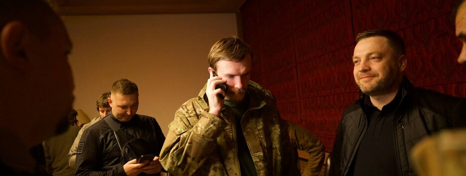 Звільненим із полону захисникам зробили пакунки: що всередині (фото) 