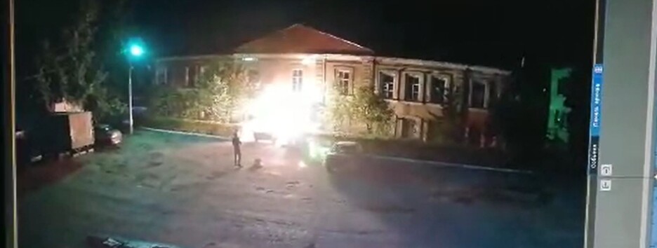 Неизвестные подожгли еще один военкомат в россии (видео)