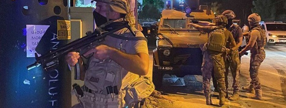 Теракт в Турции: неизвестные атаковали полицейский участок (видео)